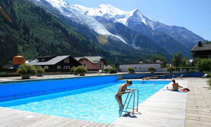 Chamonix City Centre Apartment | Central Chamonix apartment with swimming pool, parking & Mont Blanc views