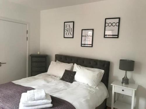 Farringdon Apartment | Central Charm Dwelling