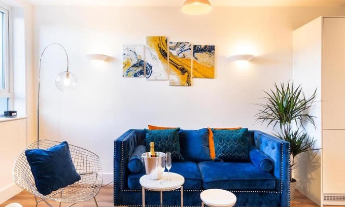 Saint Paul's Apartment | Central, Chic & Vibrant 2BD - Free Parking