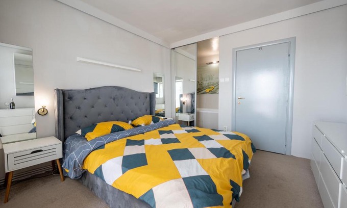 Targoviste Apartment | Central City View X1