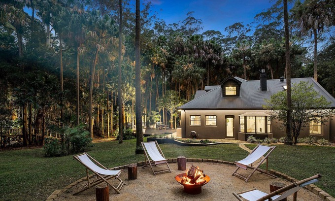 Glenning Valley House | Central Coast Resort Escape with Free Yoga Lesson