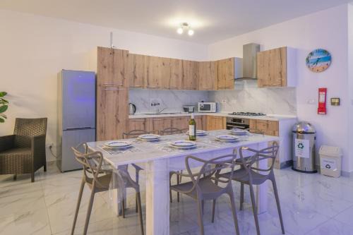 Qawra Apartment | Central Comfort Apartment - Steps From All Amenities