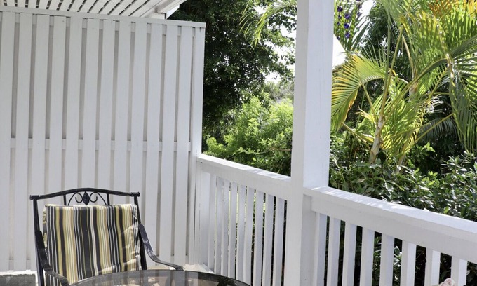 Estate Ruby Condo | Central Condo Oasis w/pool, walk to bus + shops