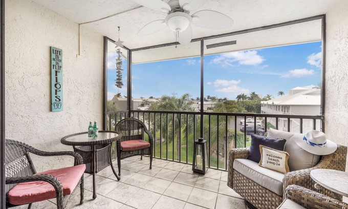 Marco Island Condo | Central condo w/pool & short walk to restaurants