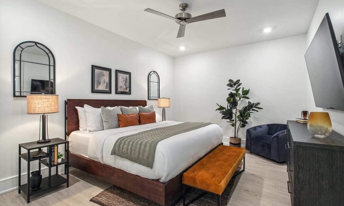 Central Business District Condo | Central Condo with Balcony at The Moderne