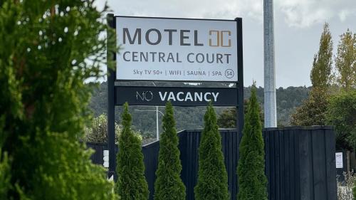 Woodhill Hotel | Central Court Motel