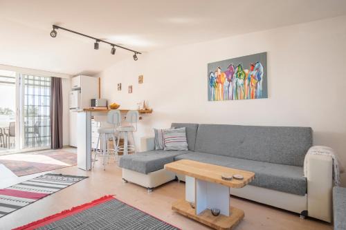Bodrum City Center Apartment | Central, Cozy, 15 Min Walk To The Beach, Fast Wi-Fi, Free Parking, 4ppl