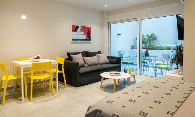 Attiki Apartment | Central Cozy Studio with a Secret Garden