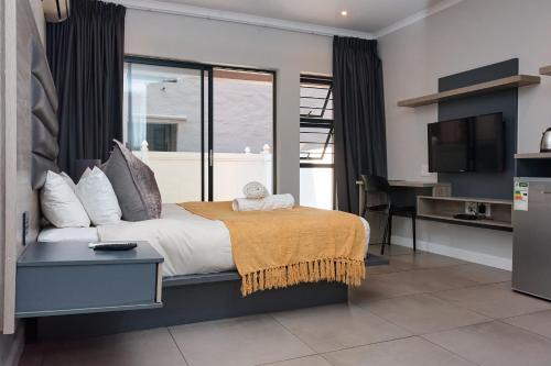 Greater Johannesburg Metropolitan Area Apartment | Central Deluxe Room Fast Wifi