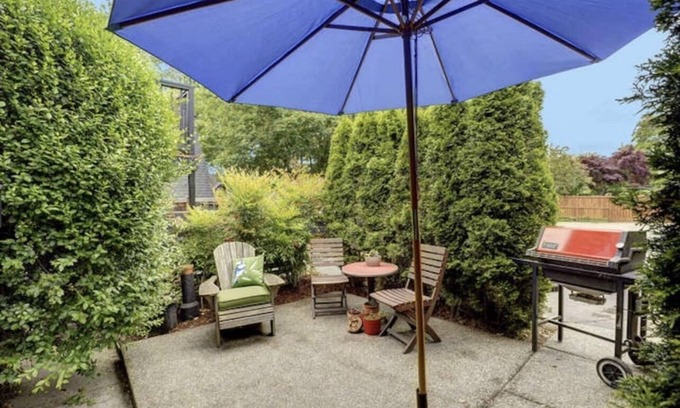 Mann Apartment | Central district charmer with parking spot