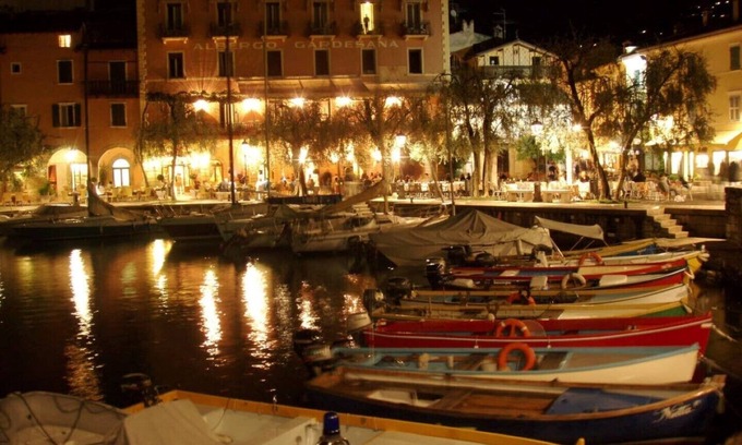 Torri del Benaco Apartment | CENTRAL ELEGANT APARTMENT WITH PRIVATE PARKING