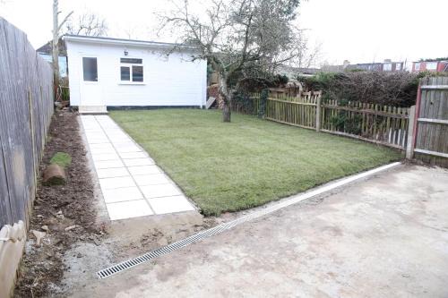 South Harrow Apartment | Central Harrow Cozy Apartment with free parking