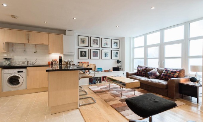 Kennington Apartment | Central Home with Parking near Waterloo & St Thomas & Big Ben & Parliament