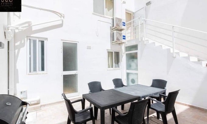 Pieta Apartment | Central HOUSE with living, fast internet and BBQ
