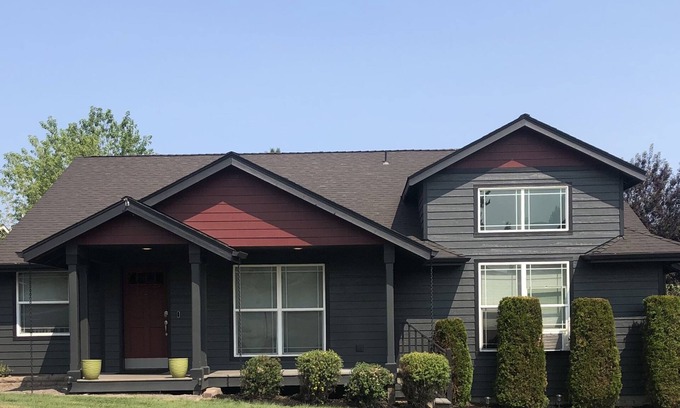 Redmond House | Central in Central Oregon!