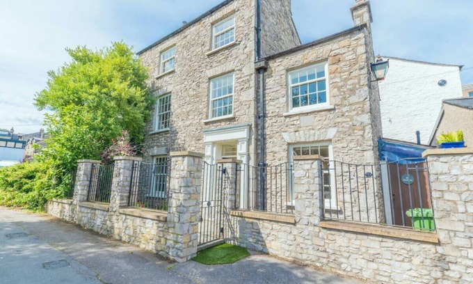 Kendal House | Central Kendal Georgian home, private courtyard & free parking