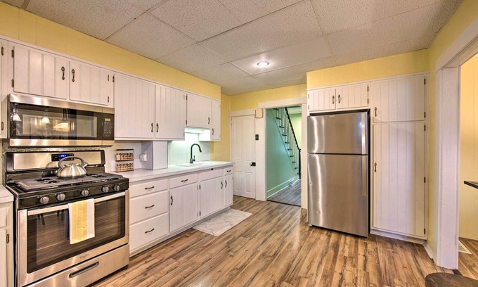 Lancaster House | Central Lancaster Home < 1 Mi to Downtown!