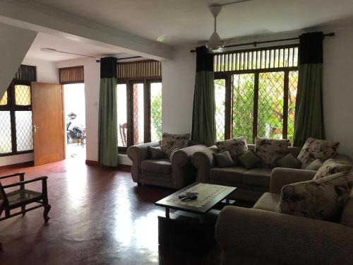 Sri Jayawardenepura Kotte House | Central residence Rajagiriya-Entire House
