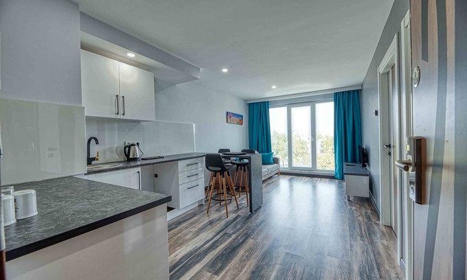 Atasehir Apartment | Central Located and Clean 1+1 Flat In Ataşehir