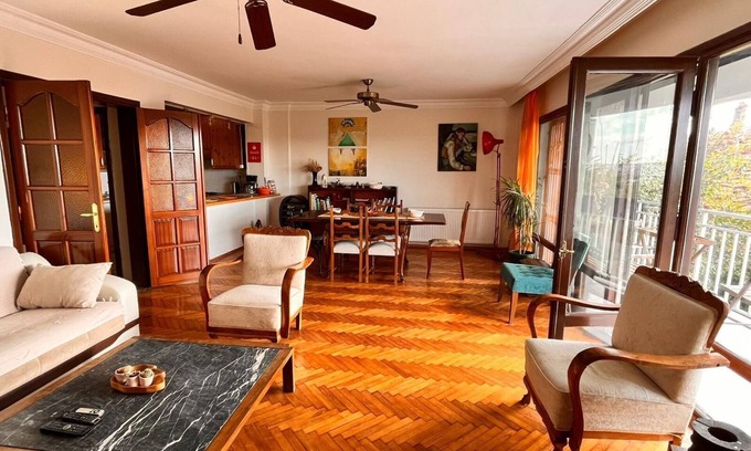 Inegeul Apartment | Central Located, Quiet and Large Flat in Cihangir / Taxim