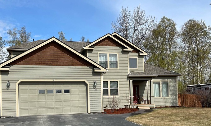 Wasilla House | Central Location - Vacation Adventure or Family Retreat 3BR 2.5BA!