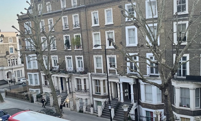 St. Helen's Apartment | Central London-2 mins from train station