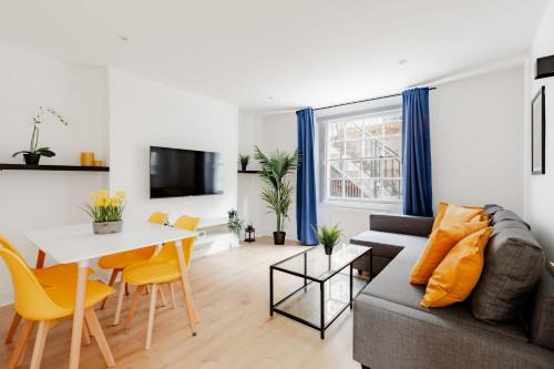 Bryanston and Dorset Square Apartment | Central London flat in Marylebone by Regents Park