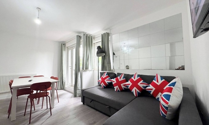 Whitechapel Apartment | Central London Flat – Bright, Modern 2-Bed Apartment.