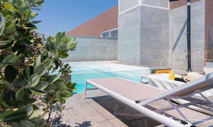 Birkirkara Apartment | ★ Central LUX Maisonette w/HEATED POOL & patio ⮕