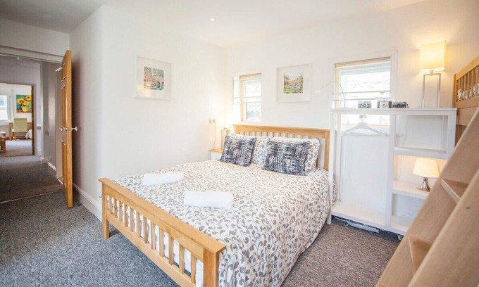 Bath Apartment | Central Maisonette w/Roof Terrace (BSM)
