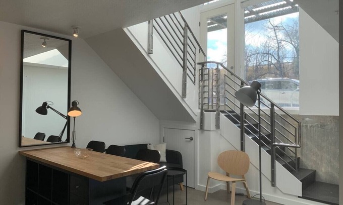 People's Freeway Apartment | Central Ninth Lofty Chic B09