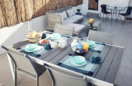 Olhao House | Central Olhão Home - Spacious Sunlit Patio