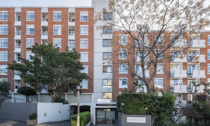 Green Point Apartment | Central, Open plan renovated pad with fast internet and parking.n
