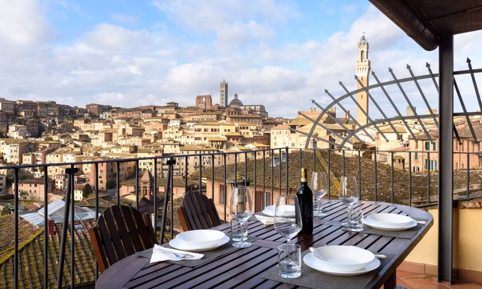 Siena City Centre Apartment | Central panoramic apartment San Martino!