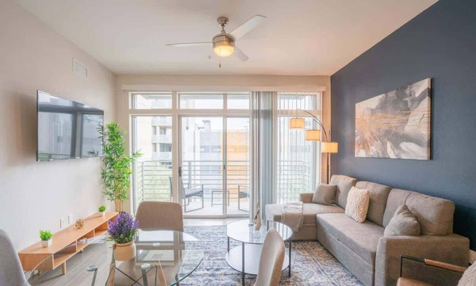 Evans Churchill Apartment | Central PHX with Pool, Gym +Parking +W/D Walkable