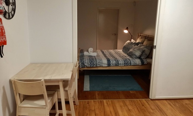 Sunnybank Apartment | Central Prvate 1bed self contained unit