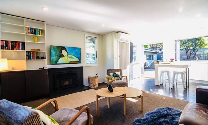 Queenstown House | Central Queenstown home, cosy & sunny. Newly renovated, beautiful alpine views.