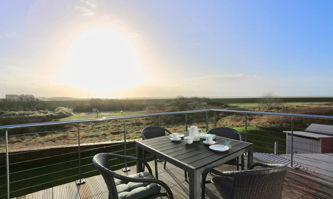 Juist Apartment | Central, quiet maisonette apartment with tidal flat view - for families & couples