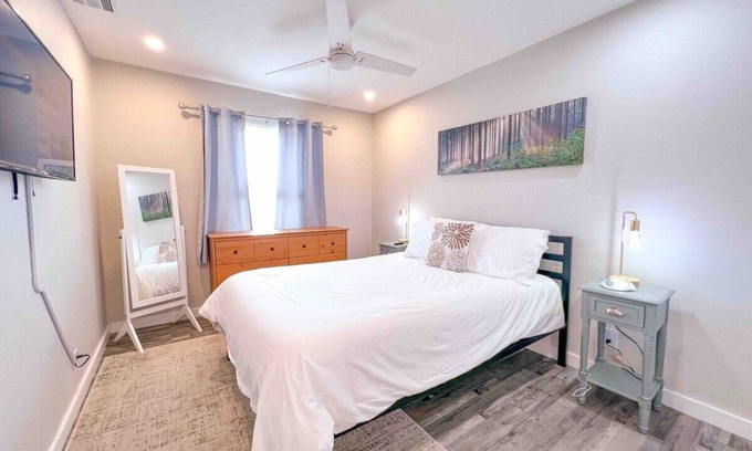 Del Mar Apartment | Central+RemoteWork+Ext Stay Discts+Min2Beach