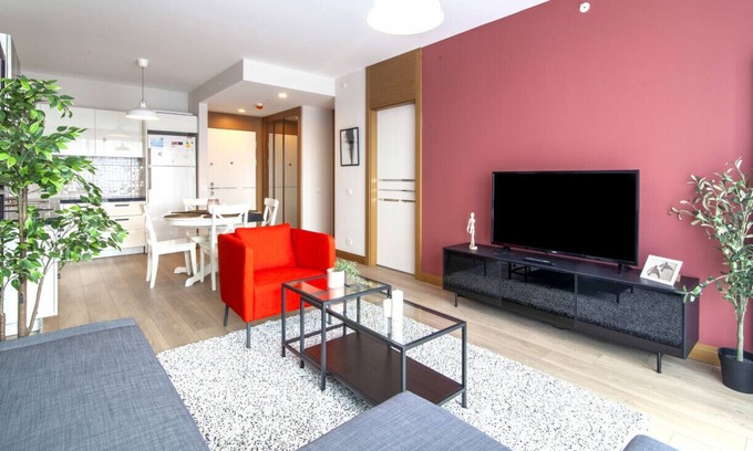 Kadikoy Apartment | Central Residence Flat with Balcony in Fikirtepe