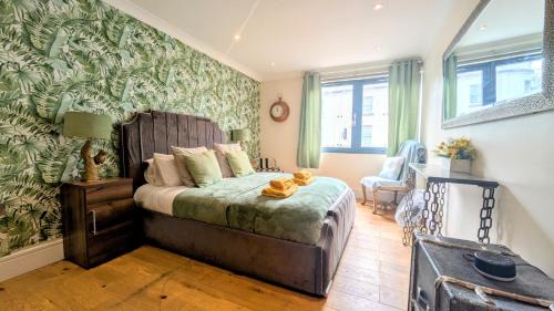 Bristol City Centre Apartment | Central Riverside Apartment