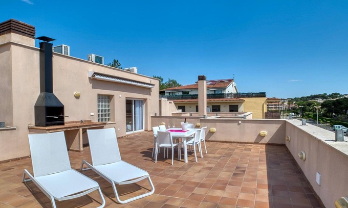 Sant Feliu de Guixols Apartment | Central S'agaró duplex with terrace and parking