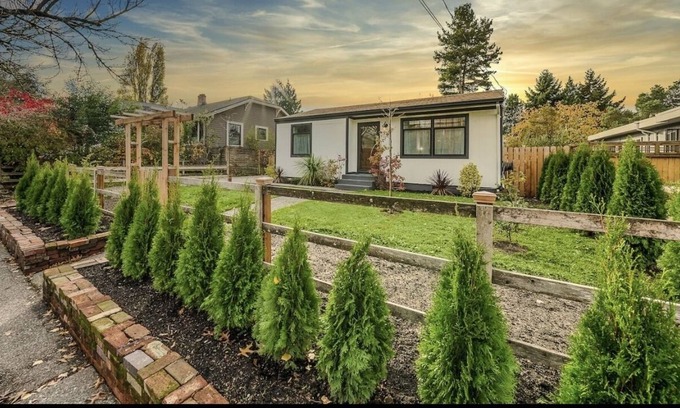 Central District House | Central Seattle Mid Century Beauty with parking and back yard.