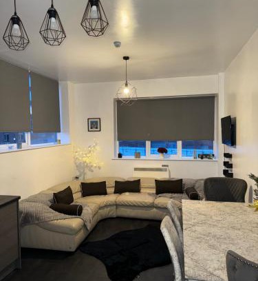 Sheffield City Centre Apartment | Central Sheffield Duplex 3-Bed Apt Sleeps 8