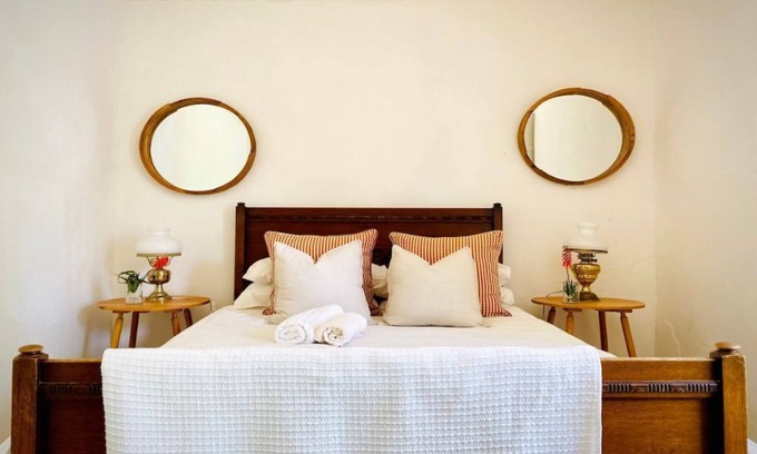 Prince Albert House | Central Stay with Local Hosts & Genuine Vibes