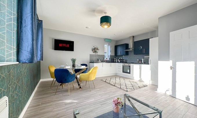 Whitton Apartment | Central Stylish One Bedroom Unit in Twickenham