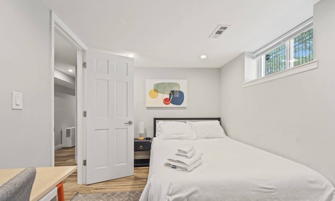Truxton Circle Condo | Central & Sunny Apartment 2bd/1ba in Shaw | Long-term