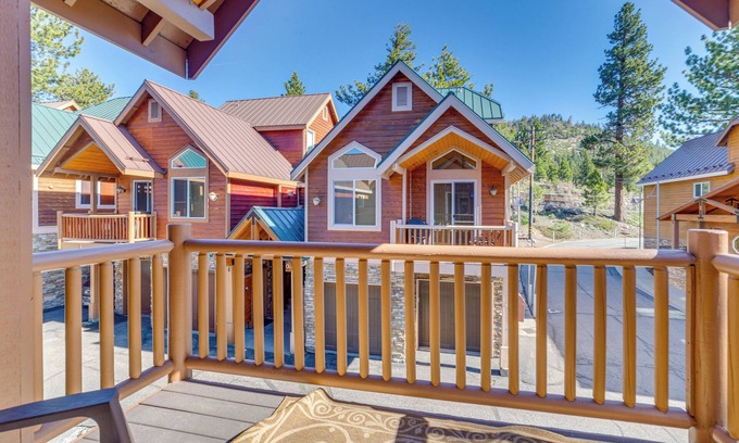 Mammoth Lakes Apartment | Central Townhome < 1 Mi to The Village at Mammoth!