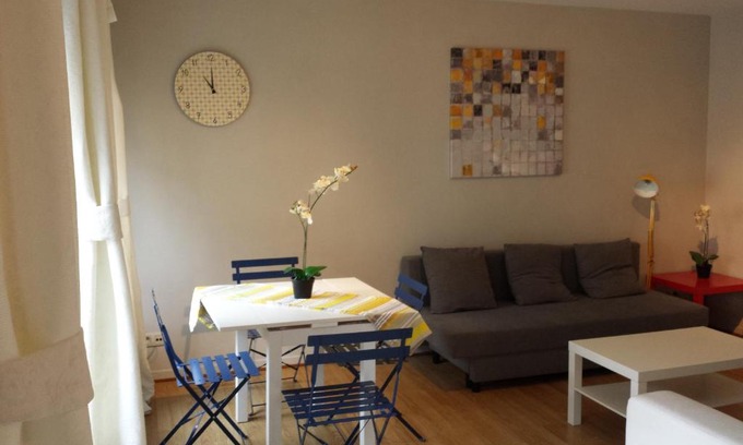 Quartier Midi-Lemonnier - Zuid-Lemonnierwijk Apartment | Central Yellow Apartment