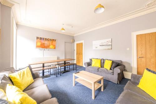 Cotham Apartment | Centralised 9 Bedroom Flat By Prescott Apartments